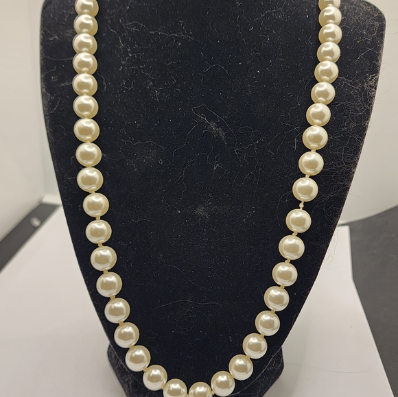 Natural south sea pearl necklace with 10k rose gold clasp. - Picture 5 of 10